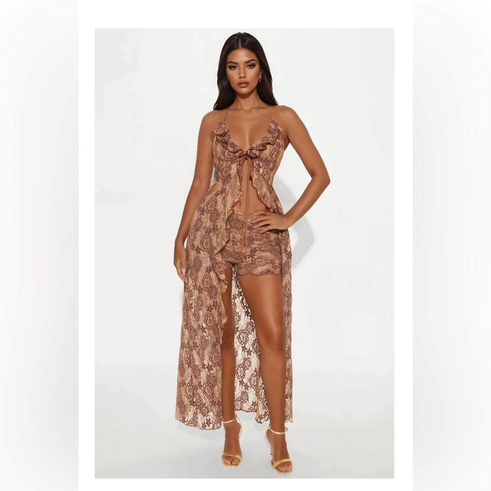 NWT FASHION NOVA Brown Lace Two-Piece Lingerie Set with Floor-Length Duster